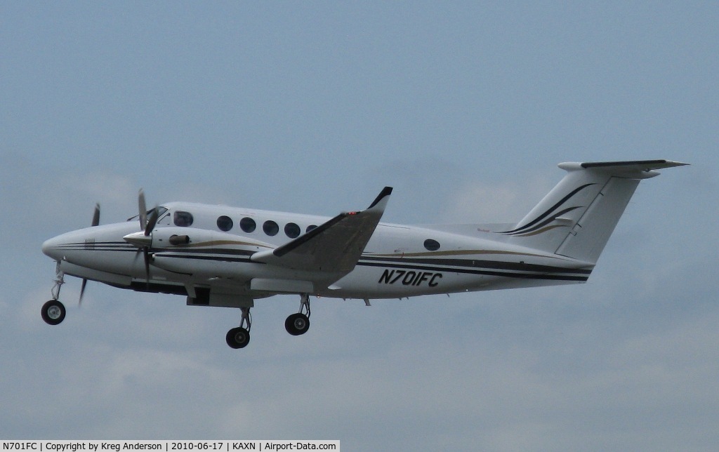 N701FC, 2000 Raytheon Aircraft Company B300 C/N FL-291, Departing to Rome, NY (KRME).