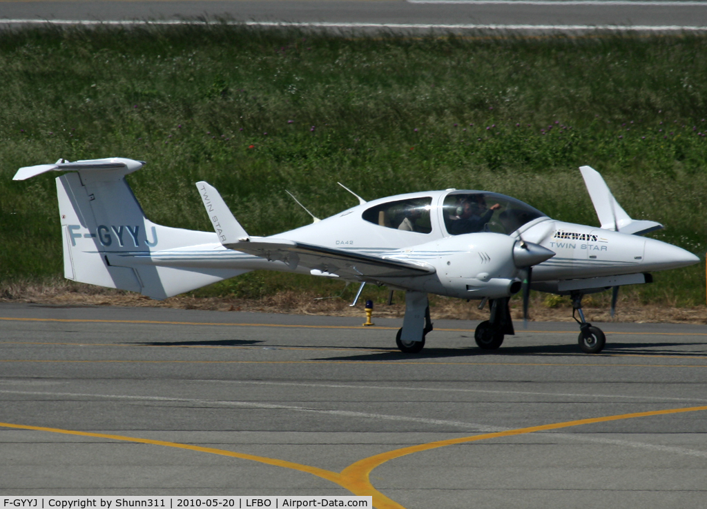 F-GYYJ, Diamond DA-42 Twin Star C/N 42.020, Taxiing to his parking...