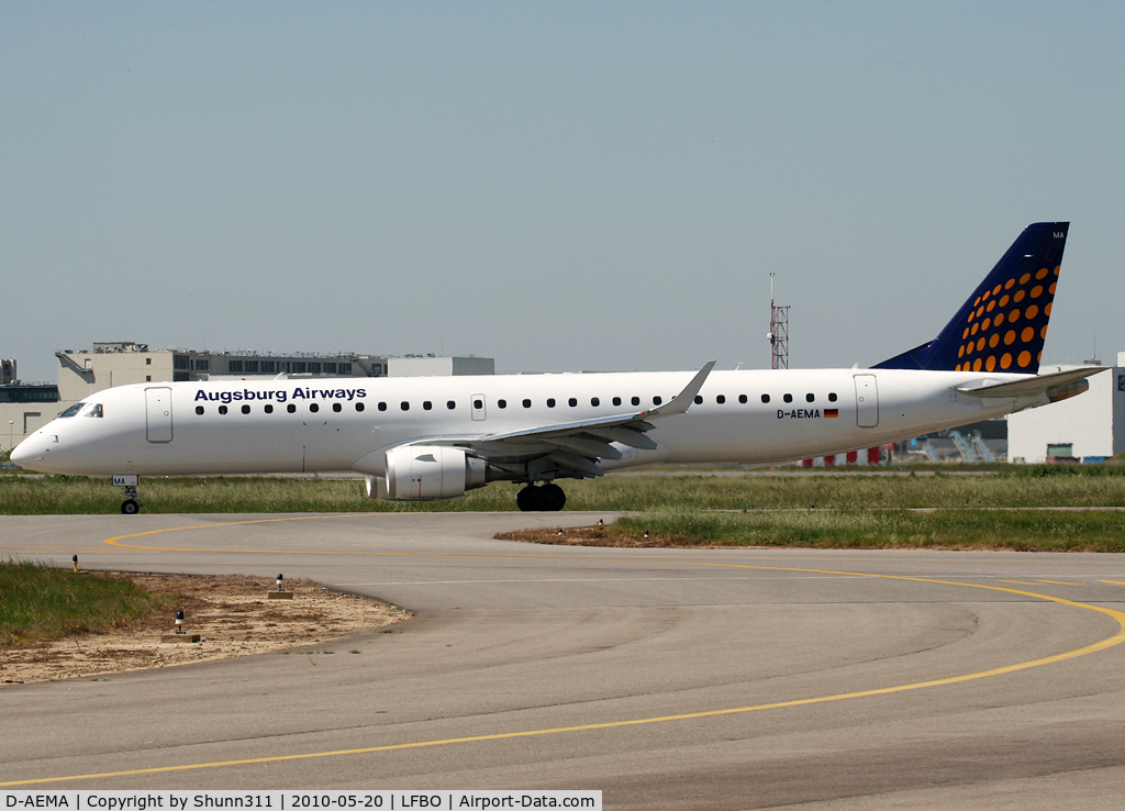 D-AEMA, 2009 Embraer 195LR (ERJ-190-200LR) C/N 19000290, Taxiing holding point rwy 32R for departure...