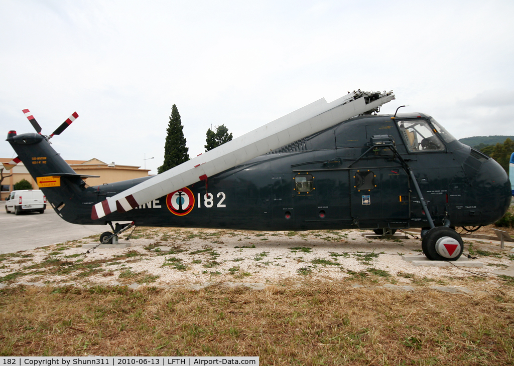 182, Sikorsky HSS-1 Seabat C/N SA182, Preserved HSS-1 on LFTH Navy Base...