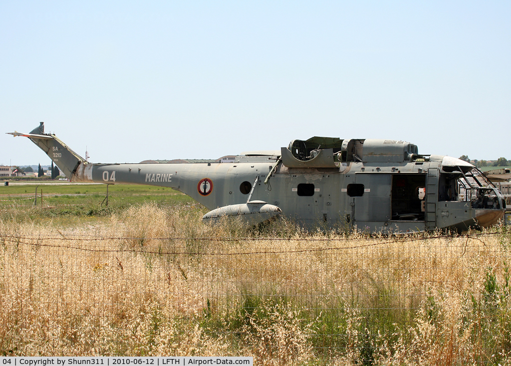 04, Sud Aviation SA-3210 Super Frelon C/N 04, Dumped Super Frelon @ the LFTH Navy Base...