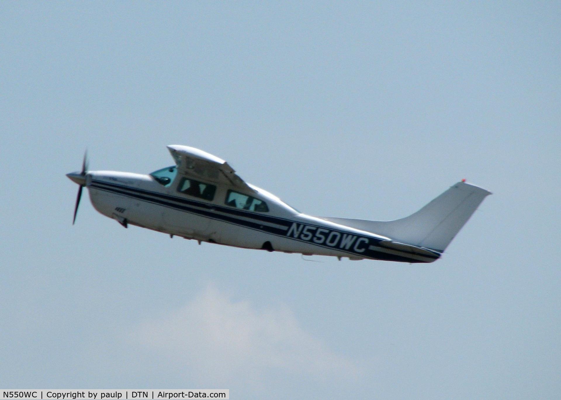 N550WC, 1979 Cessna 210N Centurion C/N 21063343, Off of 32 at Downtown Shreveport.
