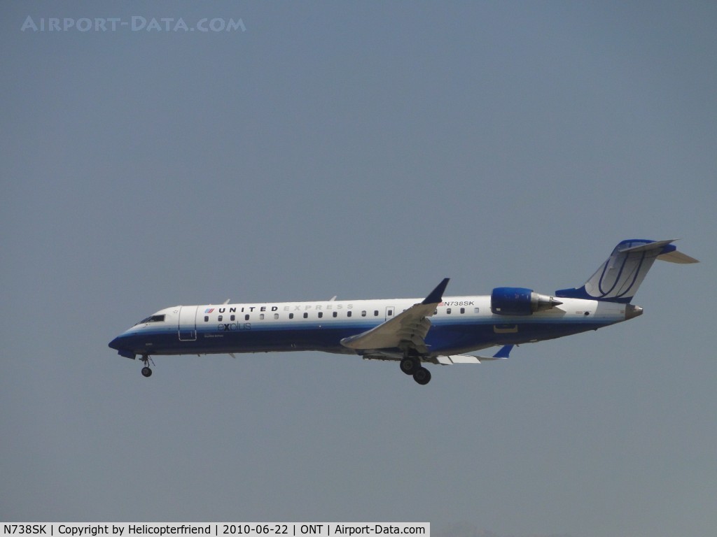 N738SK, 2005 Bombardier CRJ-700 (CL-600-2C10) Regional Jet C/N 10195, Sky Wests United Express On final to runway 26R