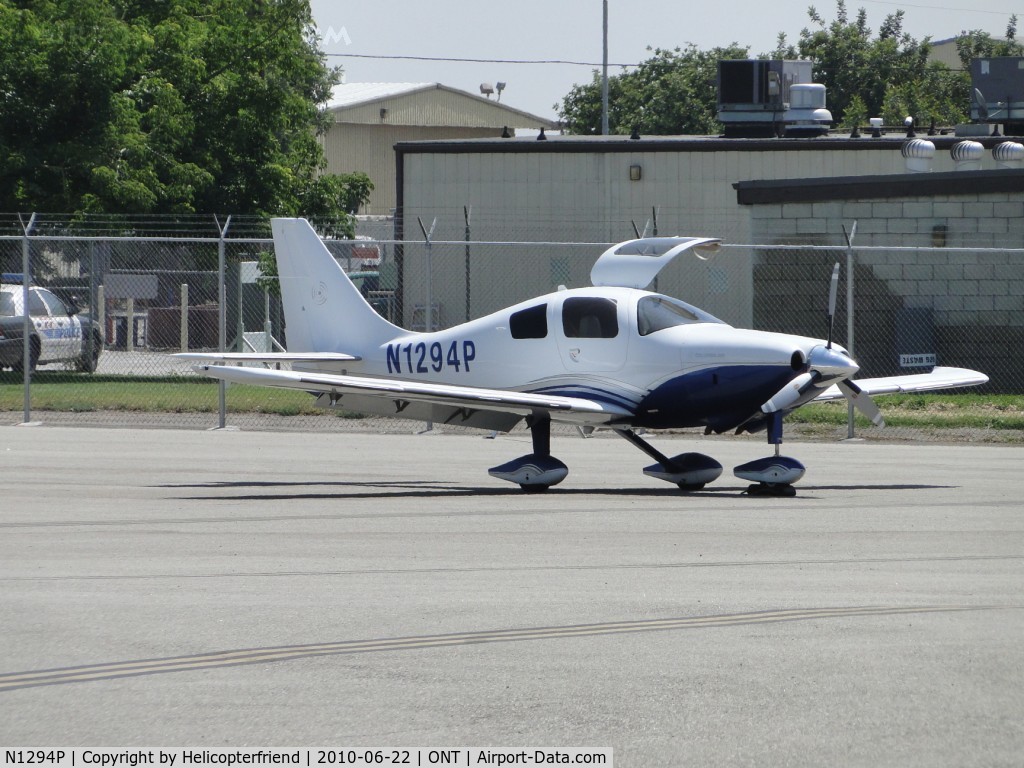N1294P, 2006 Columbia Aircraft Mfg LC41-550FG C/N 41660, Parked on southside of Ontario
