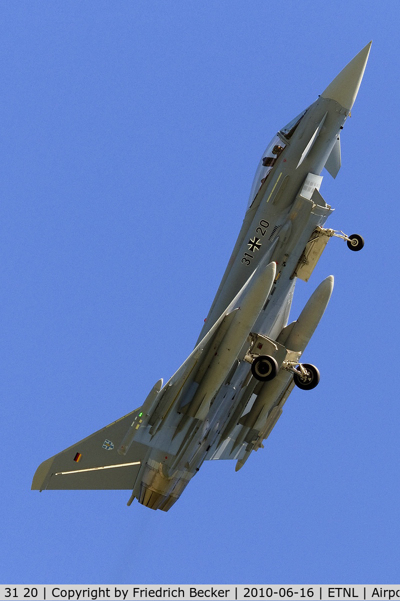 31 20, Eurofighter EF-2000 Typhoon S C/N AS013, EF2000 Typhoon breaks for landing