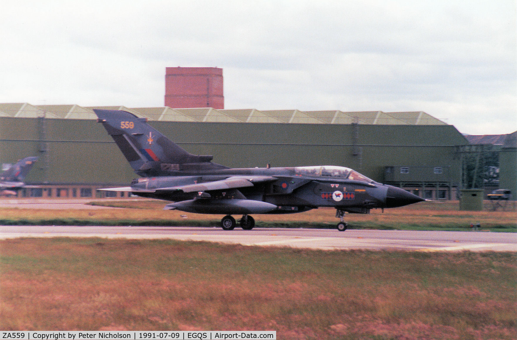 ZA559, 1981 Panavia 081/BS023/3043 C/N 081/BS023/3043, Tornado GR.1, callsign Magnum 2, of the Tactical Weapons Conversion Unit at RAF Honington taxying to the active runway at RAF Lossiemouth in the Summer of 1991.