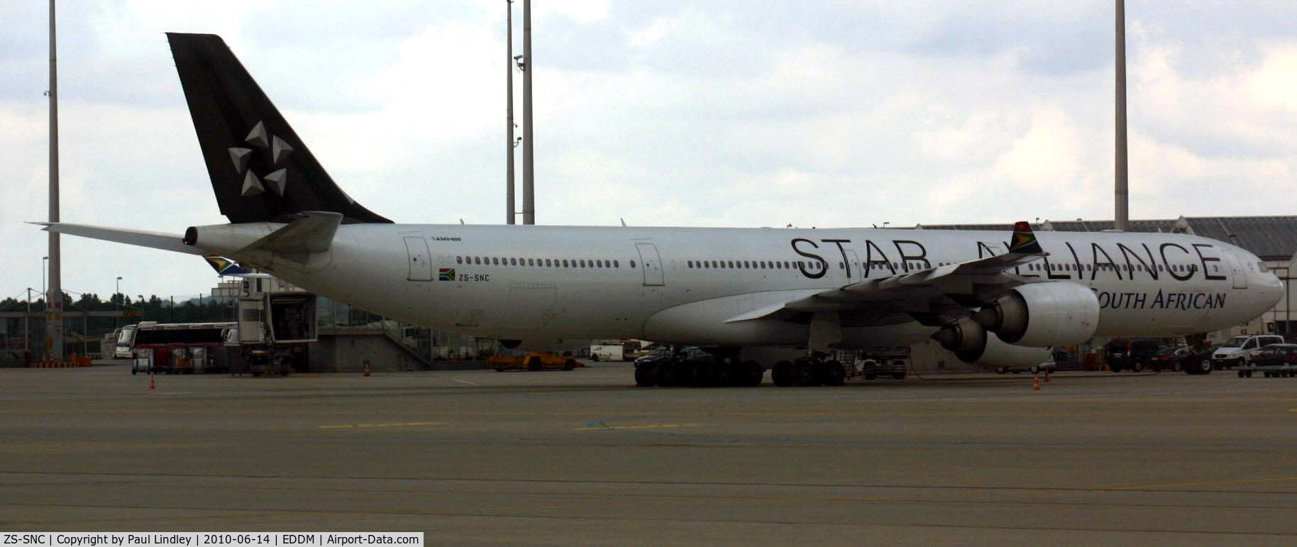 ZS-SNC, 2003 Airbus A340-642 C/N 426, Awaiting the return evening flight