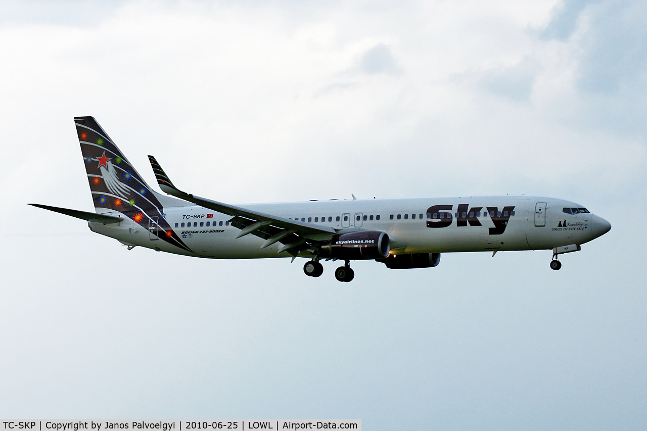 TC-SKP, 2009 Boeing 737-94X/ER C/N 36087, Sky Airlines Boeimg B737-94X/ER to approach on RWY27 in LOWL/LNZ