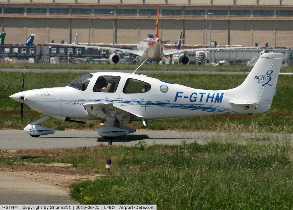 F-GTHM, 2006 Cirrus SR20 G2 C/N 1642, Taxiing holding point rwy 32R for departure...
