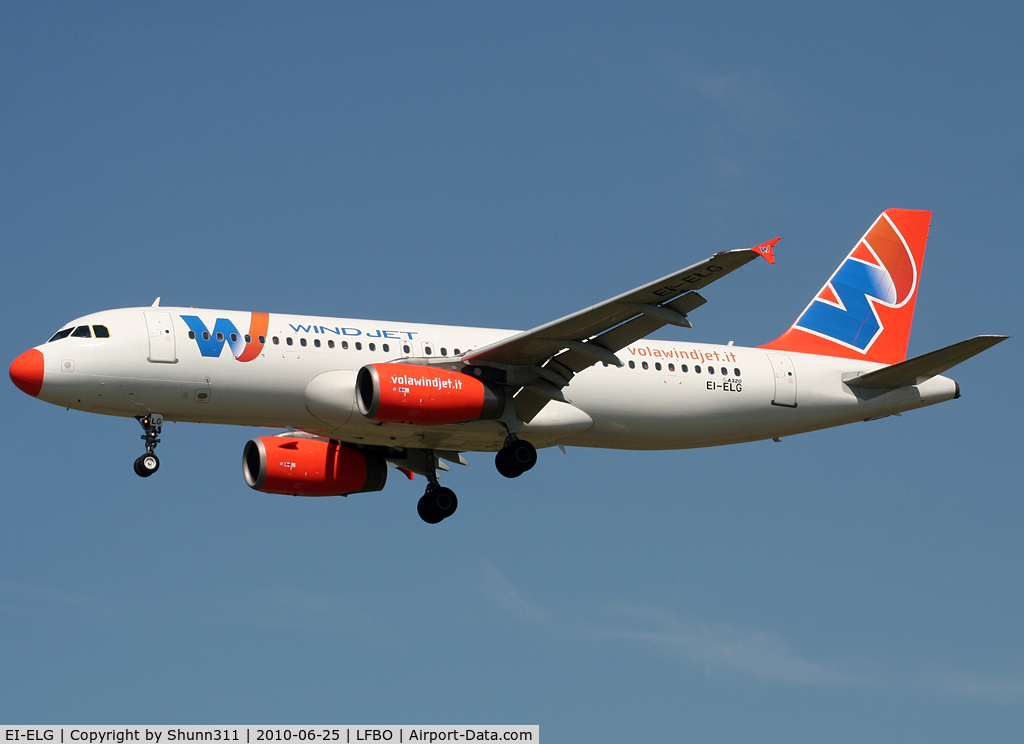 EI-ELG, 1998 Airbus A320-232 C/N 0877, Landing rwy 32L