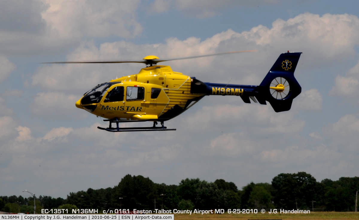 N136MH, 2000 Eurocopter EC-135T-1 C/N 0161, Med Star air taxiing at Easton