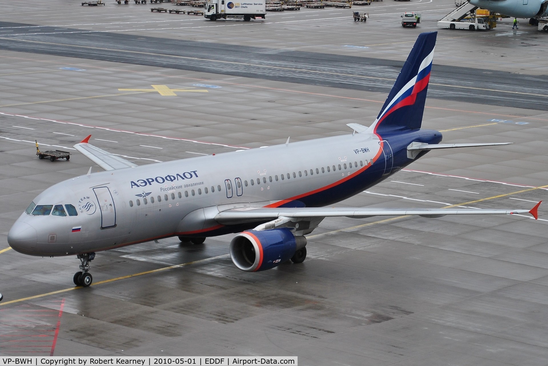 VP-BWH, 2003 Airbus A320-214 C/N 2151, Aeroflot heading to stand