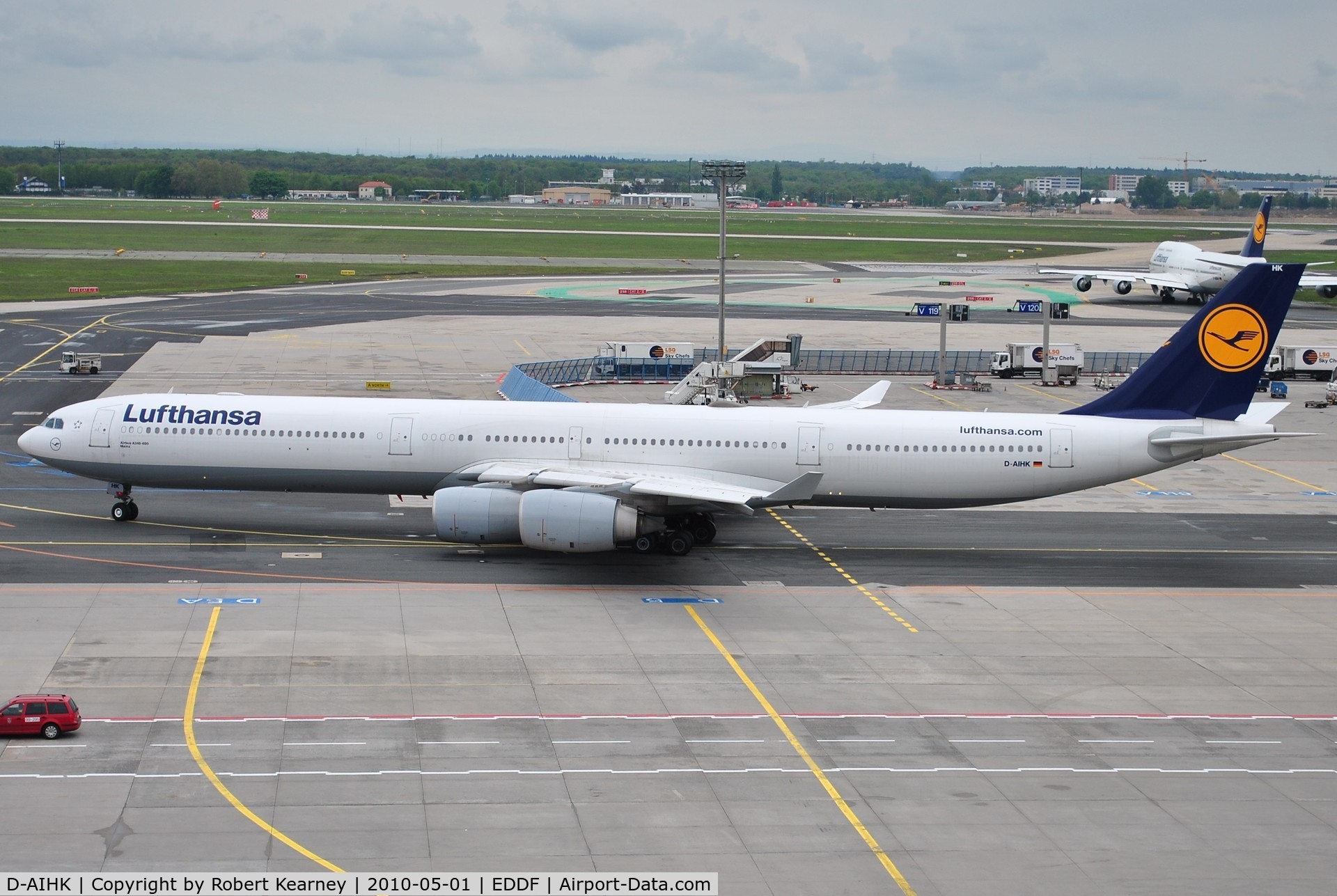 D-AIHK, 2004 Airbus A340-642 C/N 580, Lufthansa taxiing for departure