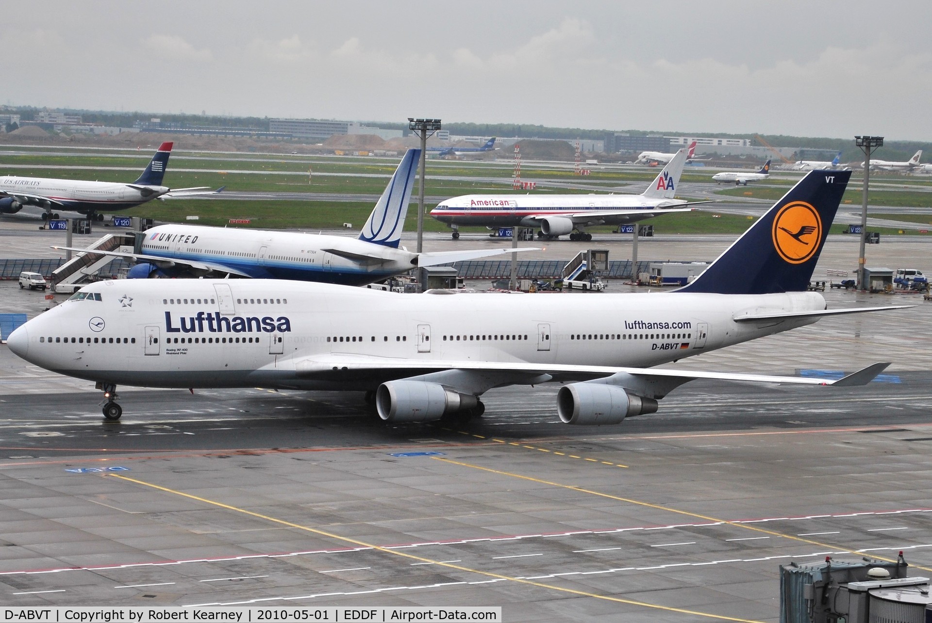 D-ABVT, 1997 Boeing 747-430 C/N 28287, Lufthansa heading for take-off
