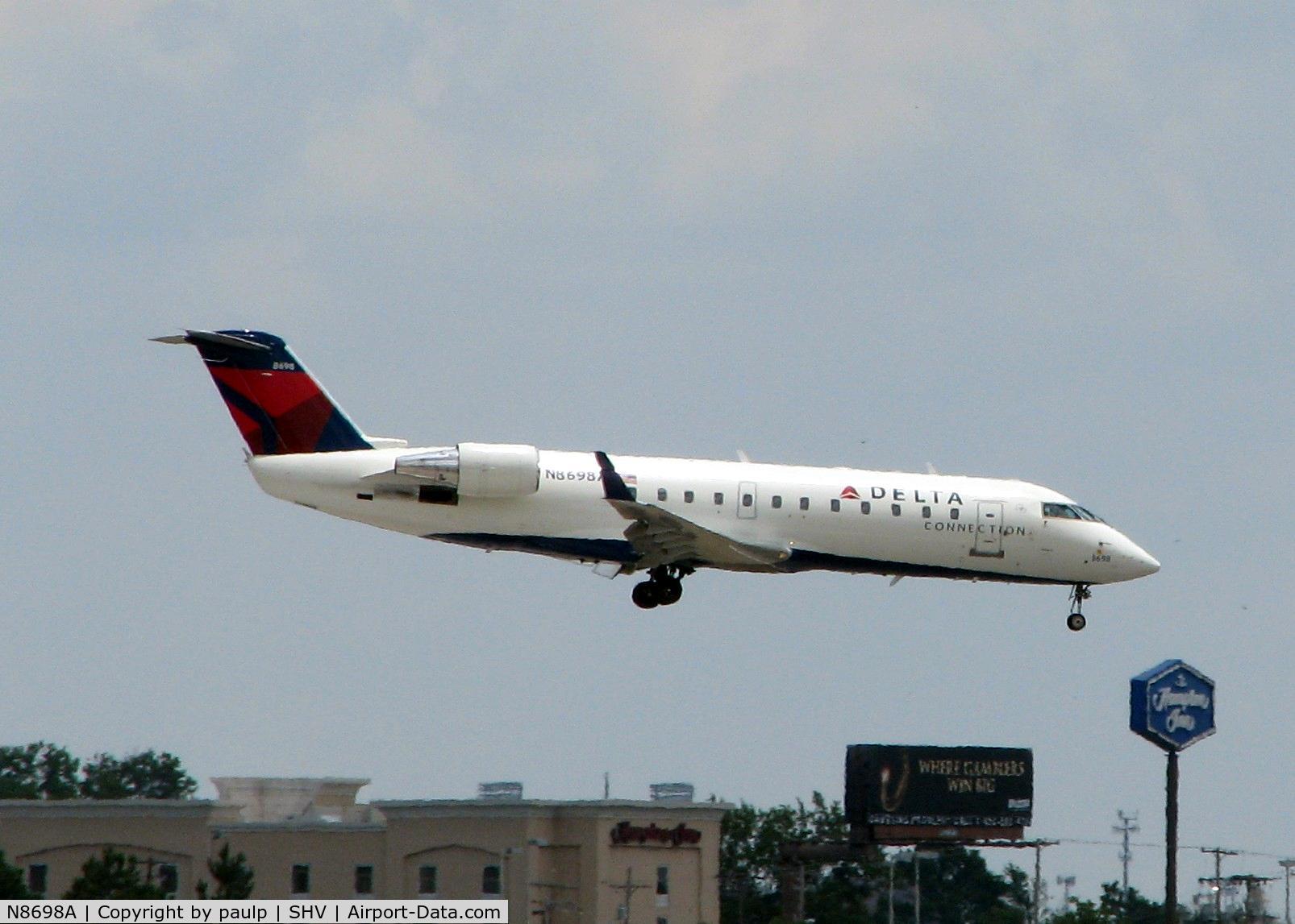 N8698A, 2002 Bombardier CRJ-200 (CL-600-2B19) C/N 7698, Landing at Shreveport Regional. Looks like new paint.