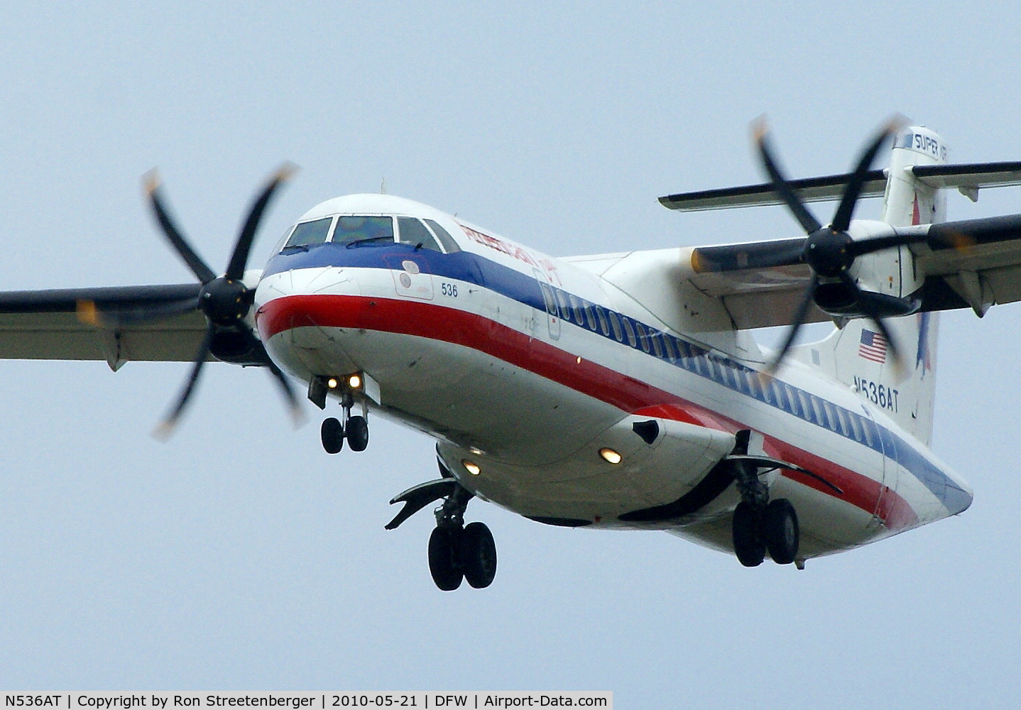 N536AT, 1997 ATR 72-212A C/N 536, Early morning arrival