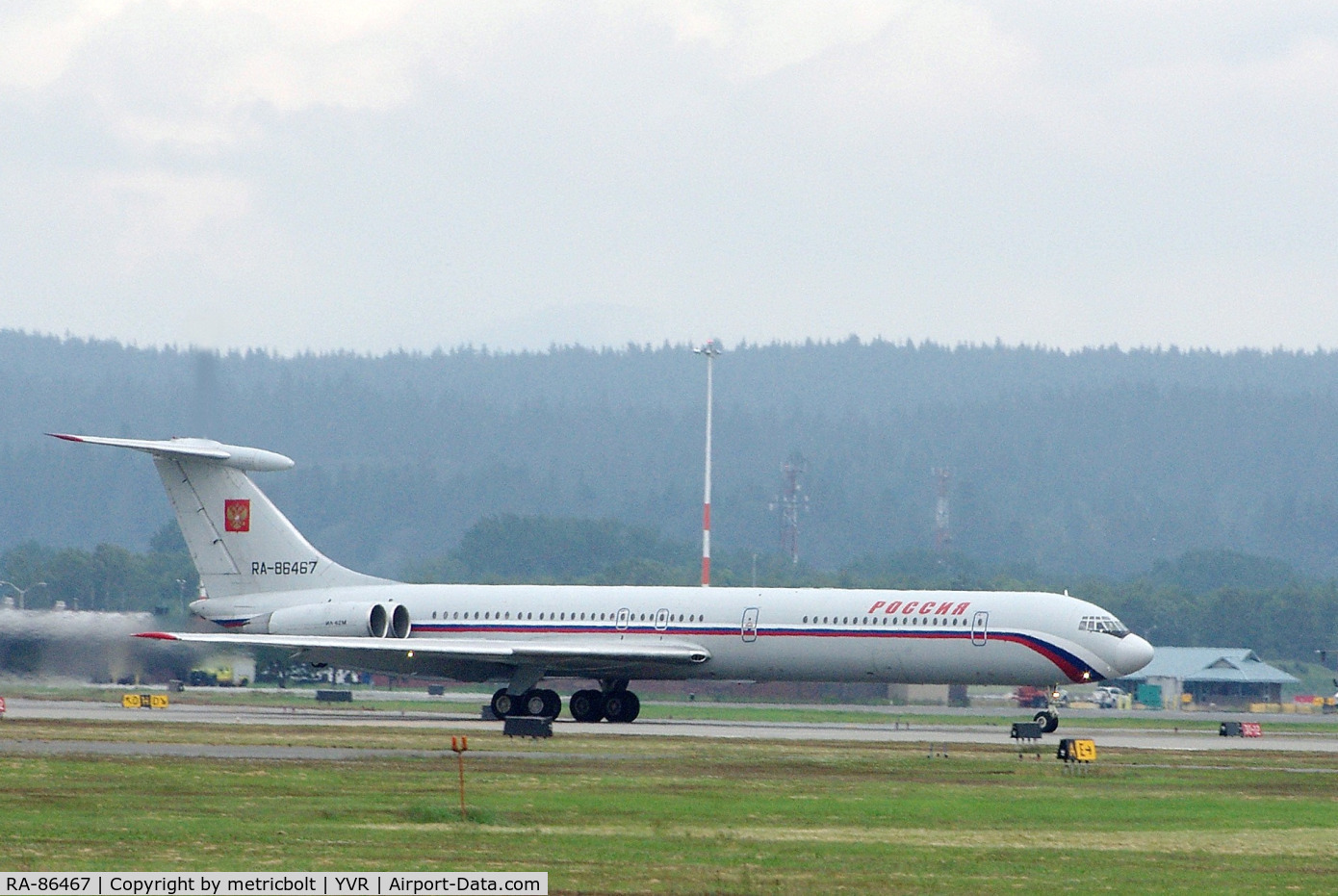 RA-86467, 1987 Ilyushin Il-62M C/N 3749733, take off from YVR