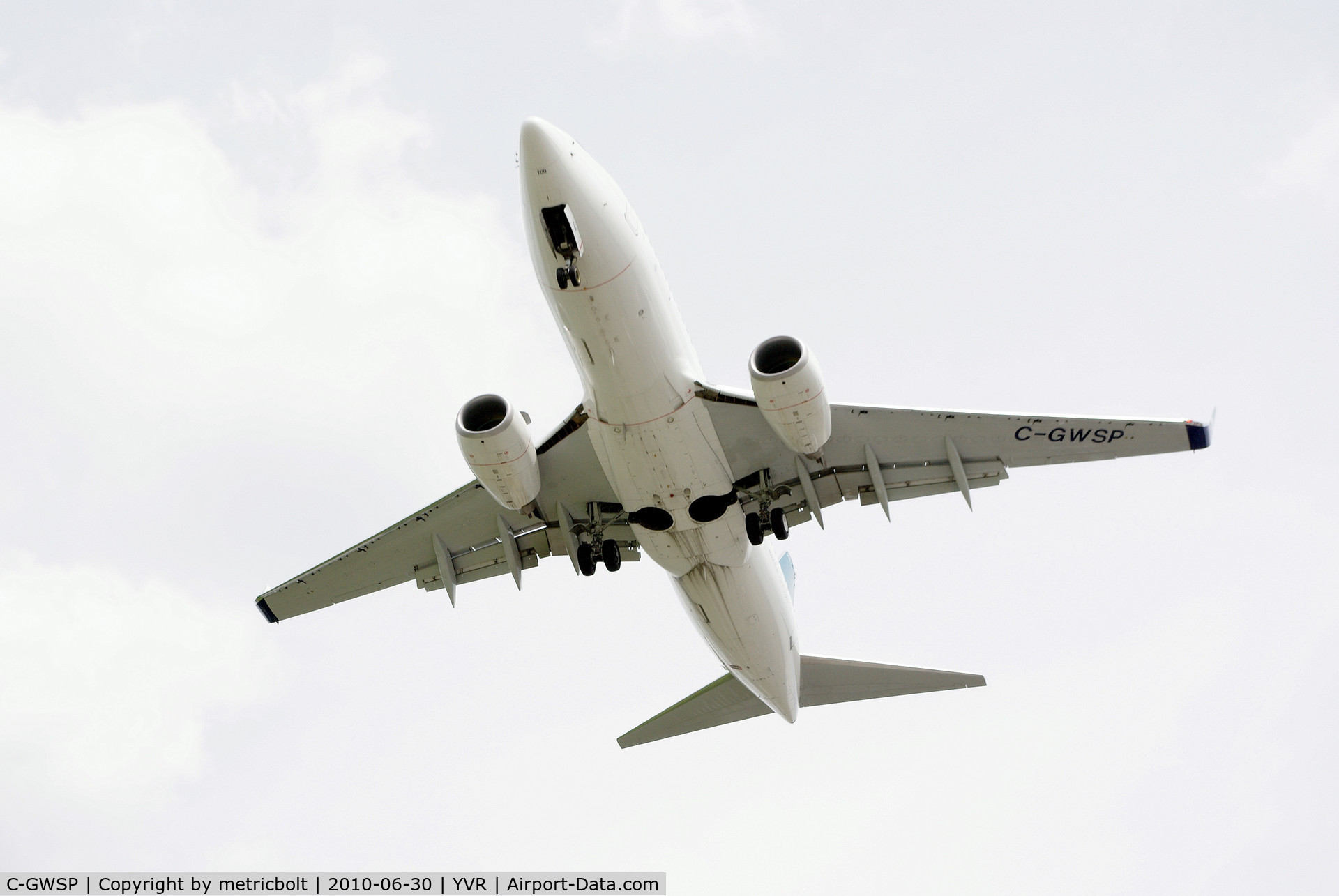 C-GWSP, 2009 Boeing 737-7CT C/N 36693, landing at YVR