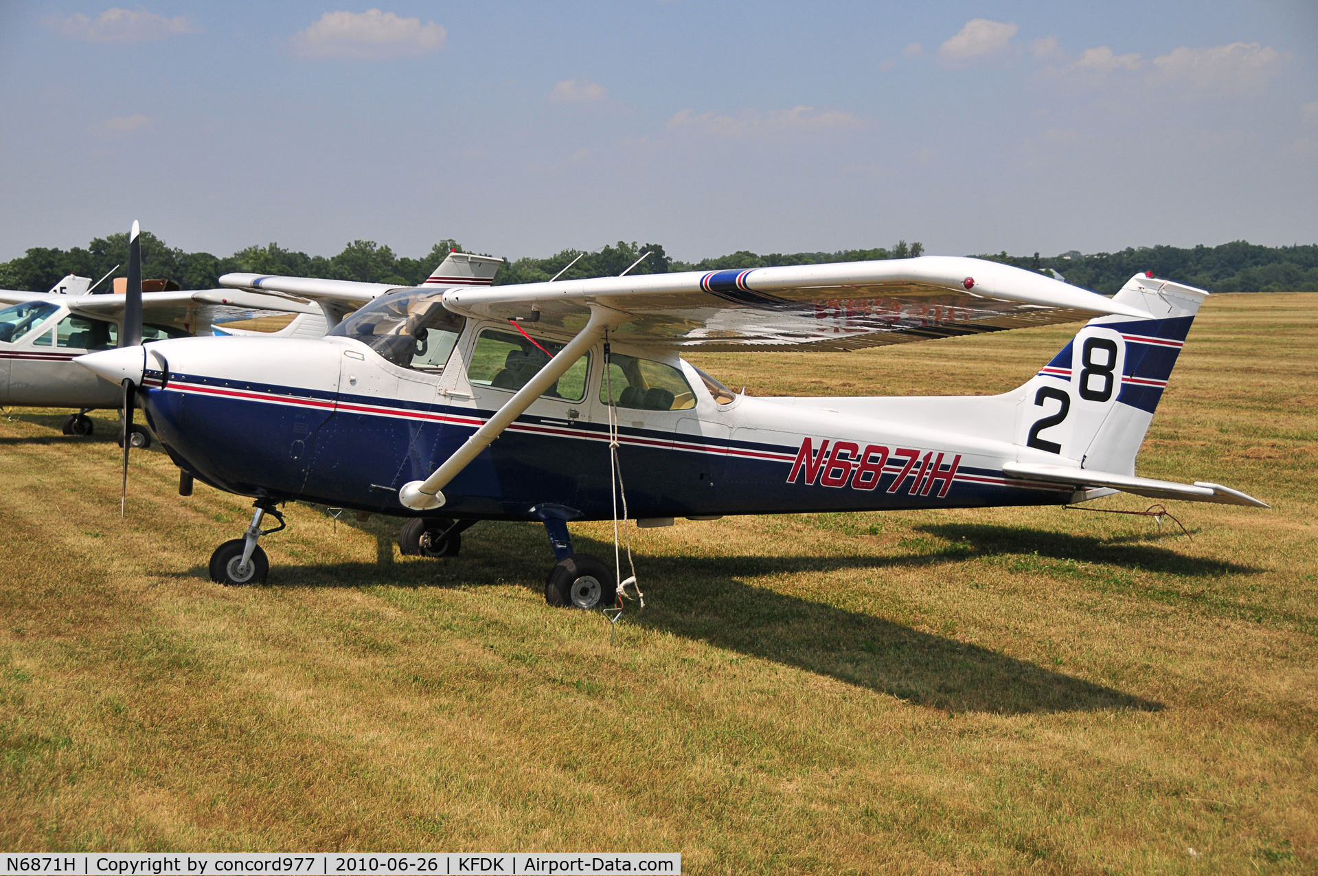 N6871H, 1975 Cessna 172M C/N 17265621, Seen at KFDK on 6/26/2010