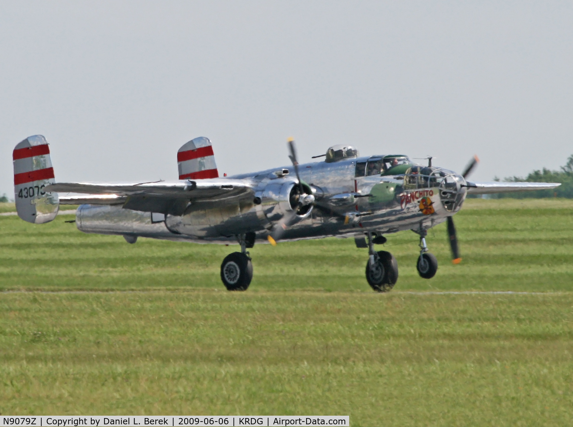 N9079Z, 1944 North American TB-25N Mitchell C/N 108-34009, Panchito unsticks from the ground at Reading.