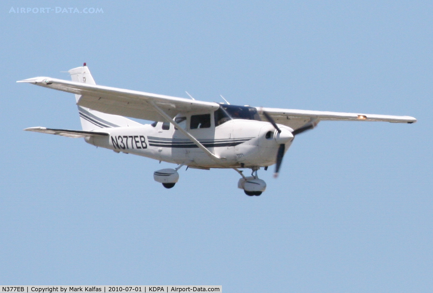 N377EB, 2002 Cessna 206H Stationair C/N 20608182, Cessna 206H N377EB on final RWY 10 KDPA.