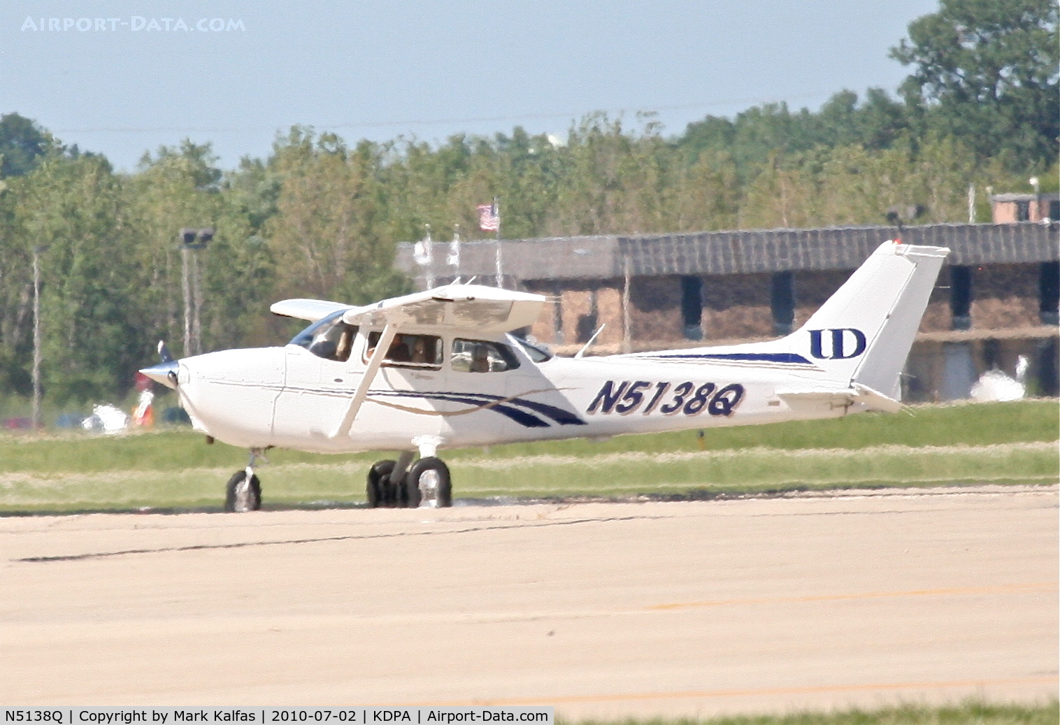 N5138Q, Cessna 172S C/N 172S10942, UNIVERSITY OF DUBUQUE Cessna Skyhawk C172/G, N5138Q taxiing to 20L KDPA for a trip to KDBQ.