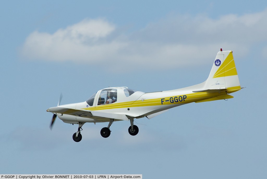 F-GGOP, Grob G-115A C/N 8106, Landing at Rennes Airport (RNS)