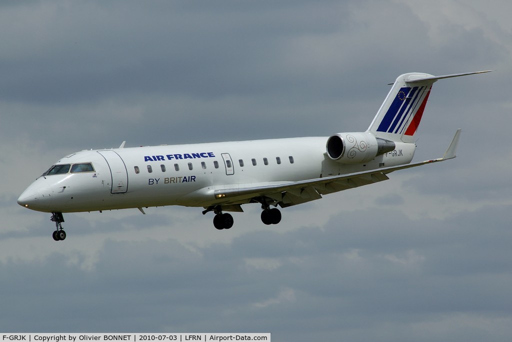 F-GRJK, 1998 Canadair CRJ-100ER (CL-600-2B19) C/N 7219, Landing at Rennes Airport