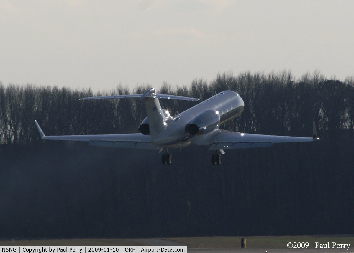 N5NG, 2002 Gulfstream Aerospace G-IV C/N 1485, Gracefully leaving the ground