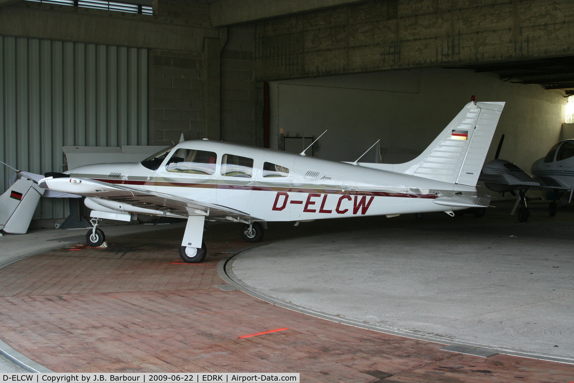 D-ELCW, Piper PA-28R-201T Cherokee Arrow III C/N 2803010, Piper PA 28R 201T Turbo Arrow c/n2803010