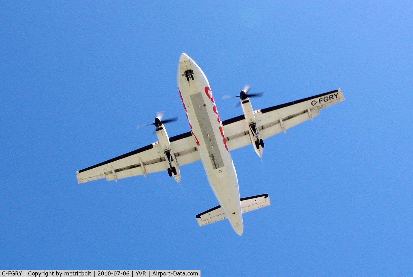 C-FGRY, 1990 De Havilland Canada DHC-8-102 Dash 8 C/N 212, Landing at YVR