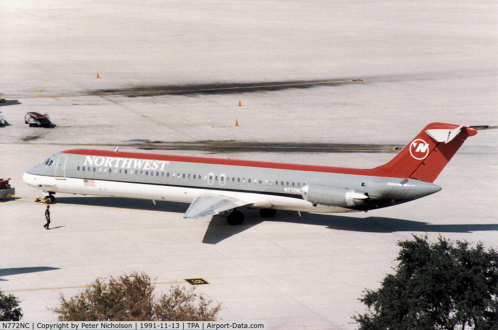 N772NC, 1978 McDonnell Douglas DC-9-51 C/N 47774, DC-9-51 of Northwest Airlines on push-back at Tampa in November 1991.