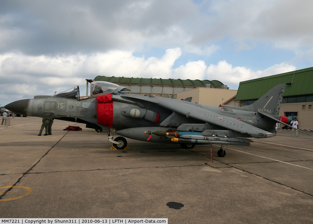 MM7221, McDonnell Douglas AV-8B Harrier II C/N 273/IT010, Static Display during LFTH Open Day 2010...