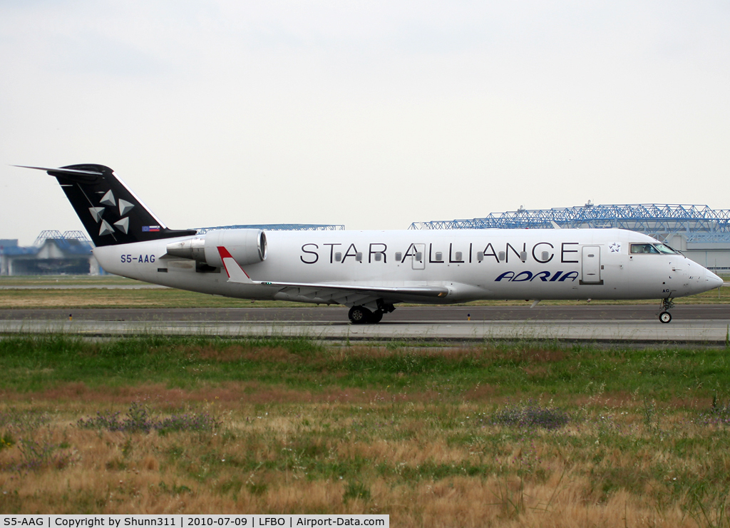 S5-AAG, 2000 Canadair CRJ-200LR (CL-600-2B19) C/N 7384, Lining up rwy 14L for departure...