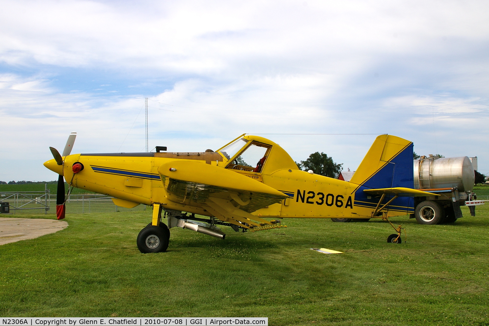 N2306A, 1981 Air Tractor Inc AT-400 C/N 400-0345, Resting from work