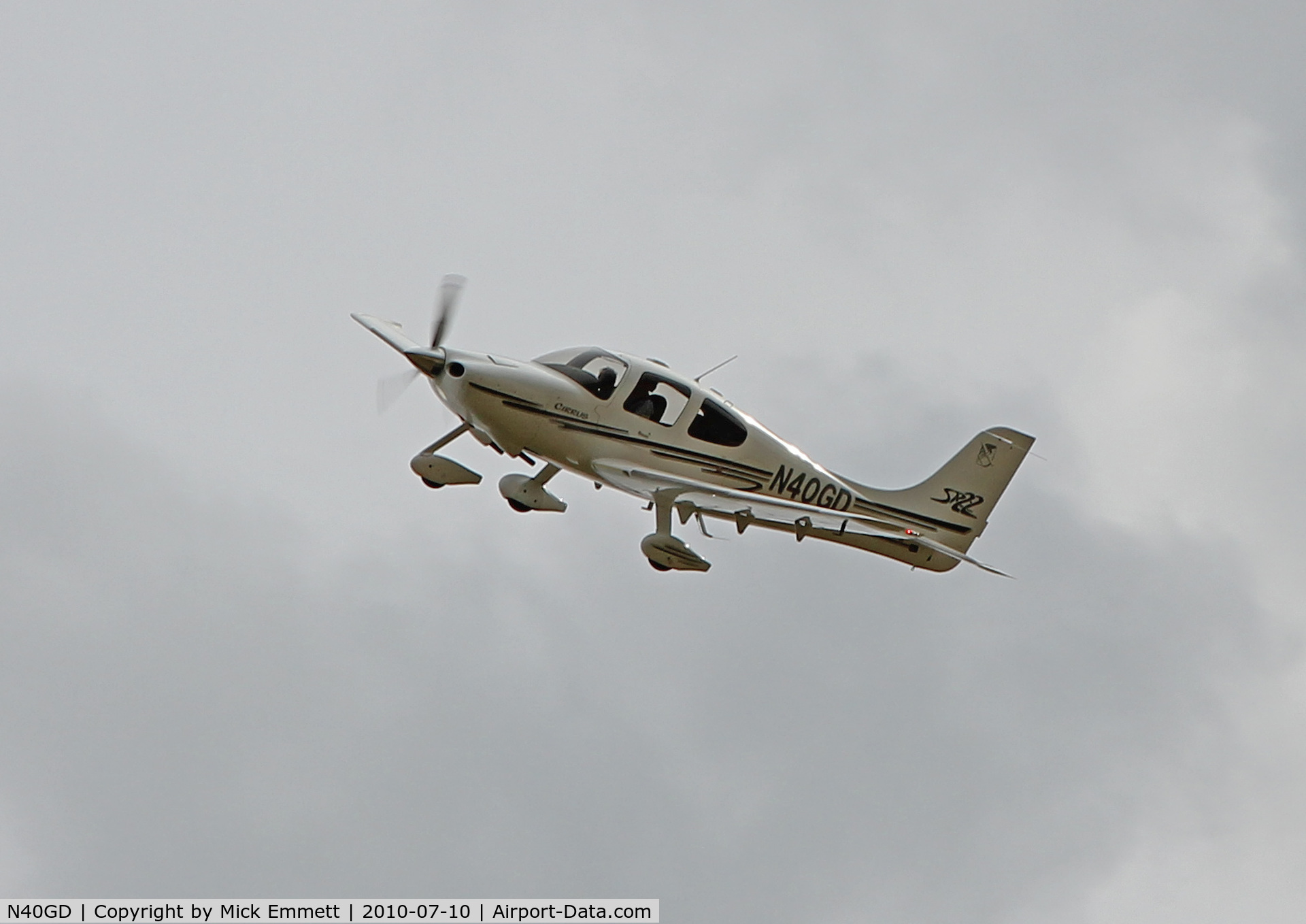 N40GD, 2003 Cirrus SR22 C/N 0473, Flying way too fast and way too low over Sherburn Bikers Cafe', Yorkshire, England.