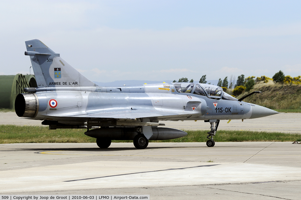 509, Dassault Mirage 2000B C/N 62, after the mission: ready to be served by ground personnel.