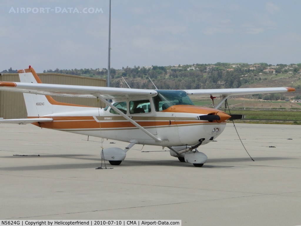 N5624G, 1979 Cessna 172N C/N 17273563, Tied down and parked by cafe