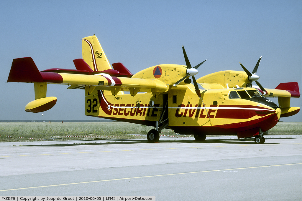 F-ZBFS, Canadair CL-215-6B11 CL-415 C/N 2001, always nice to see these dedicated seaplanes