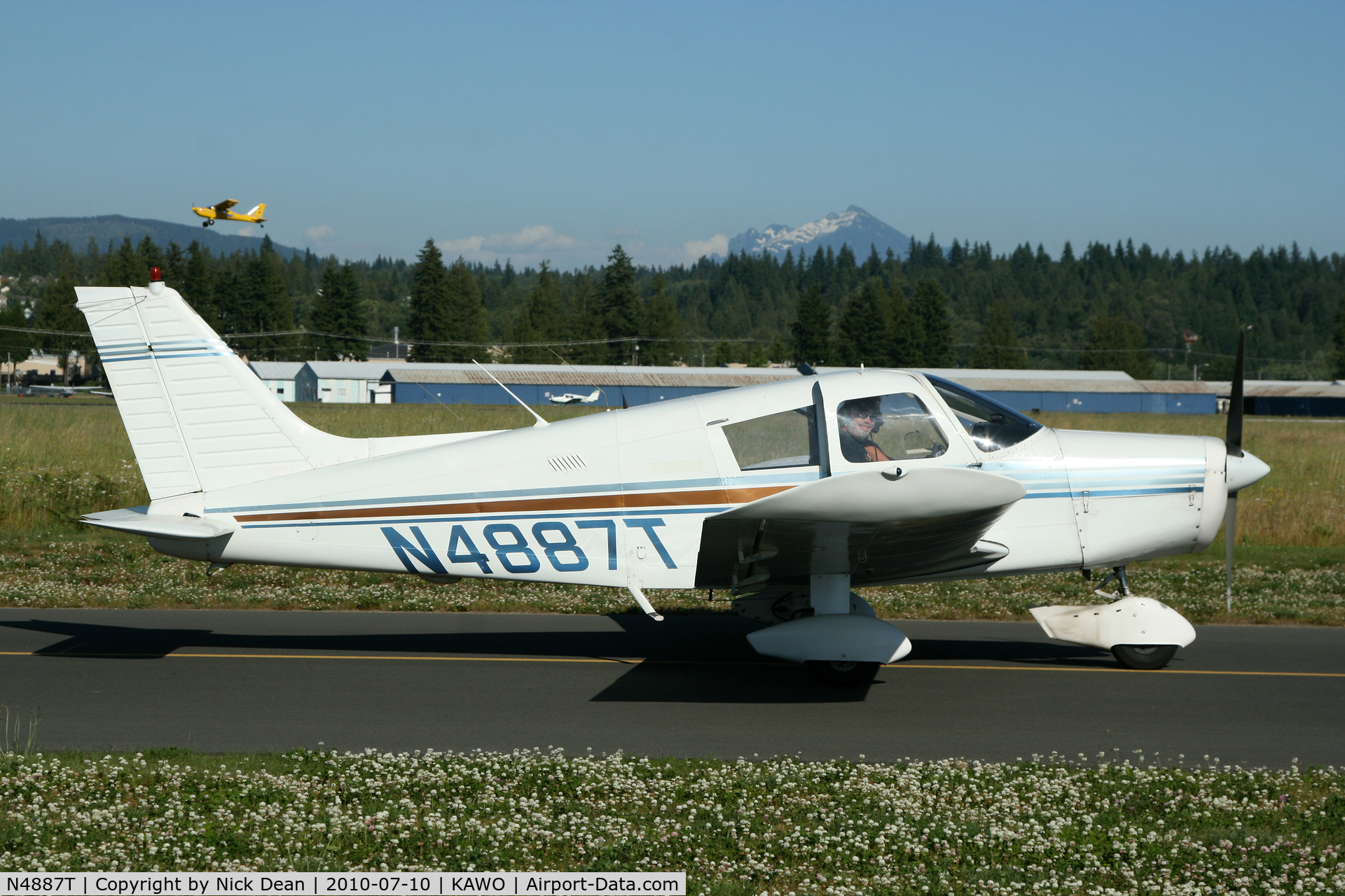 N4887T, 1972 Piper PA-28-140 C/N 28-7225230, KAWO
