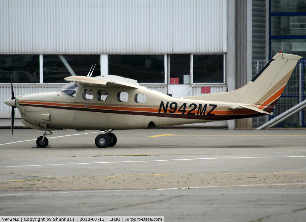 N942MZ, Cessna P210N Pressurised Centurion C/N P21000584, Parked at the General Aviation area...