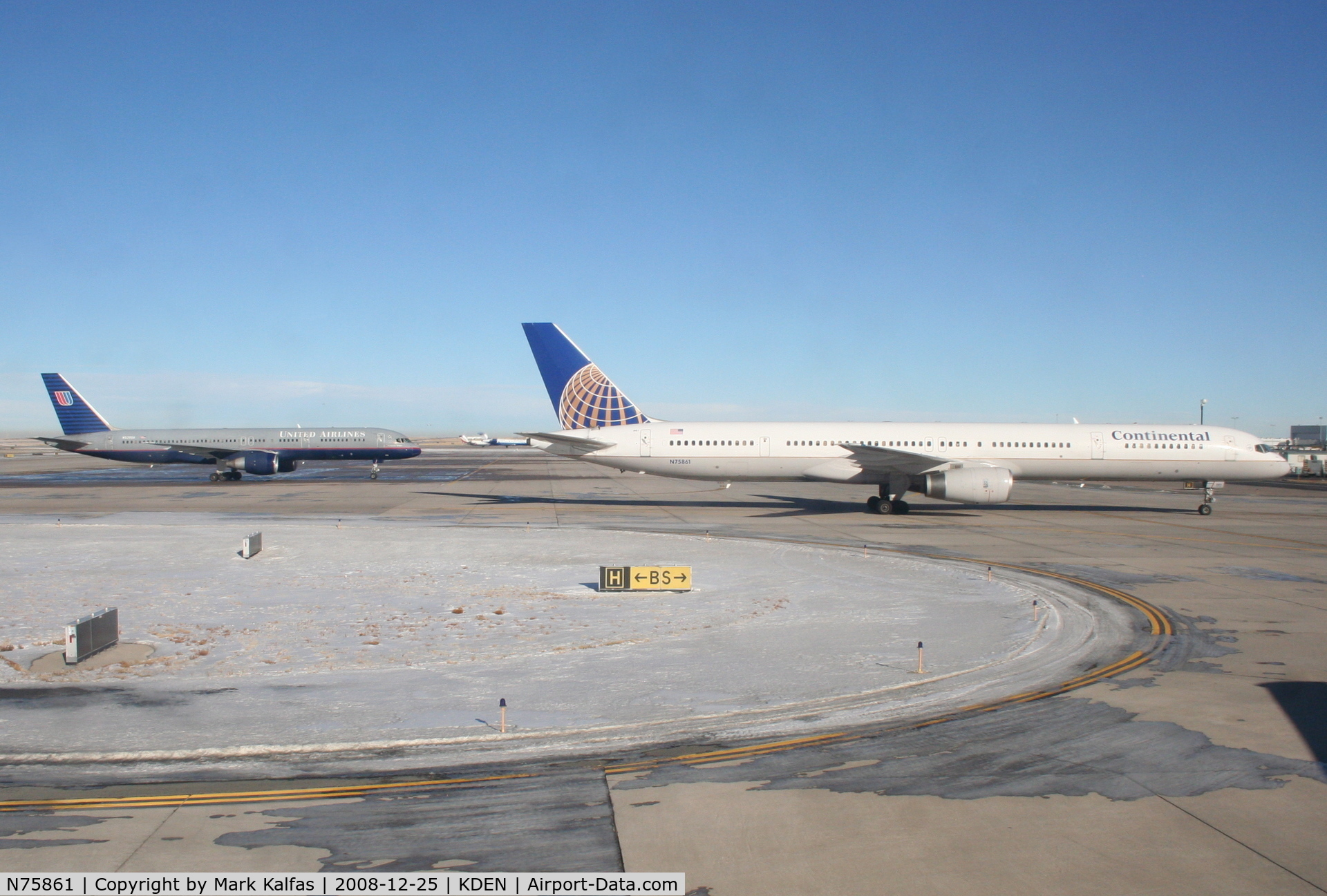 N75861, 2001 Boeing 757-33N C/N 32585, Continental Boeing 757-33N, N75861 at Bravo Sierra KDEN.