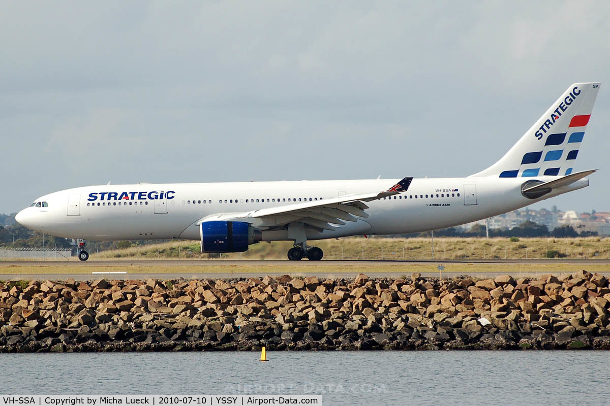 VH-SSA, 2000 Airbus A330-223 C/N 324, At Sydney