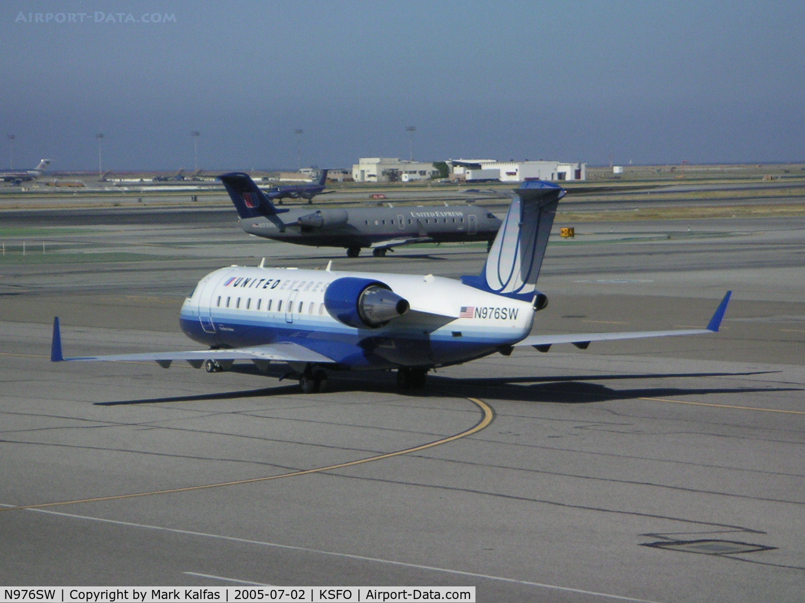 N976SW, 2004 Bombardier CRJ-100ER (CL-600-2B19) C/N 7952, SkyWest Bombardier CL-600-2B19, N976SW AAT KSFO.