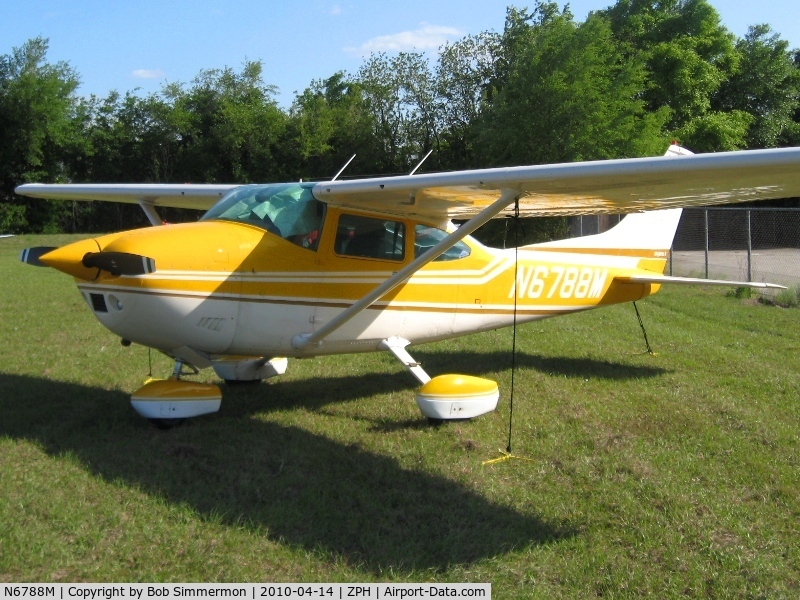 N6788M, 1975 Cessna 182P Skylane C/N 18263836, In the grass at Zephyrhills, Florida