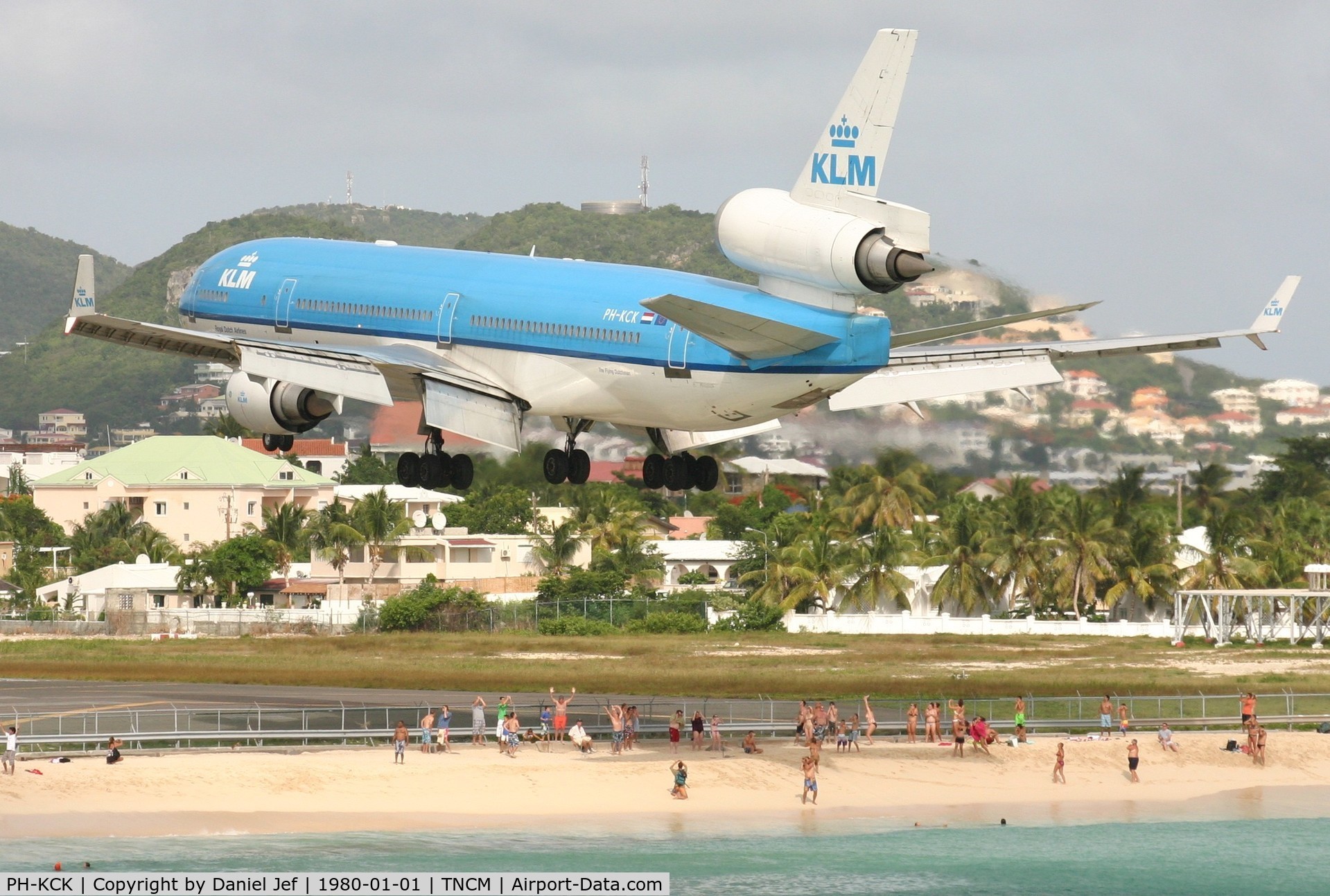 PH-KCK, 1997 McDonnell Douglas MD-11 C/N 48564, KLM PH-KCK over Maho beach at TNCM for runway 10