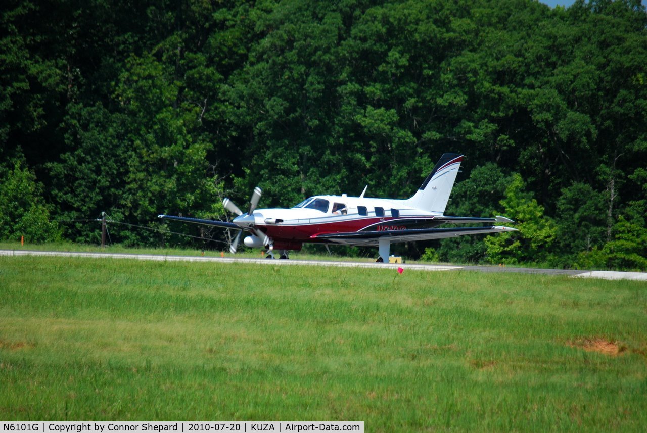 N6101G, 2008 Piper PA-46-500TP Meridian C/N 4697340, Piper Malibu taxiing onto runway 20