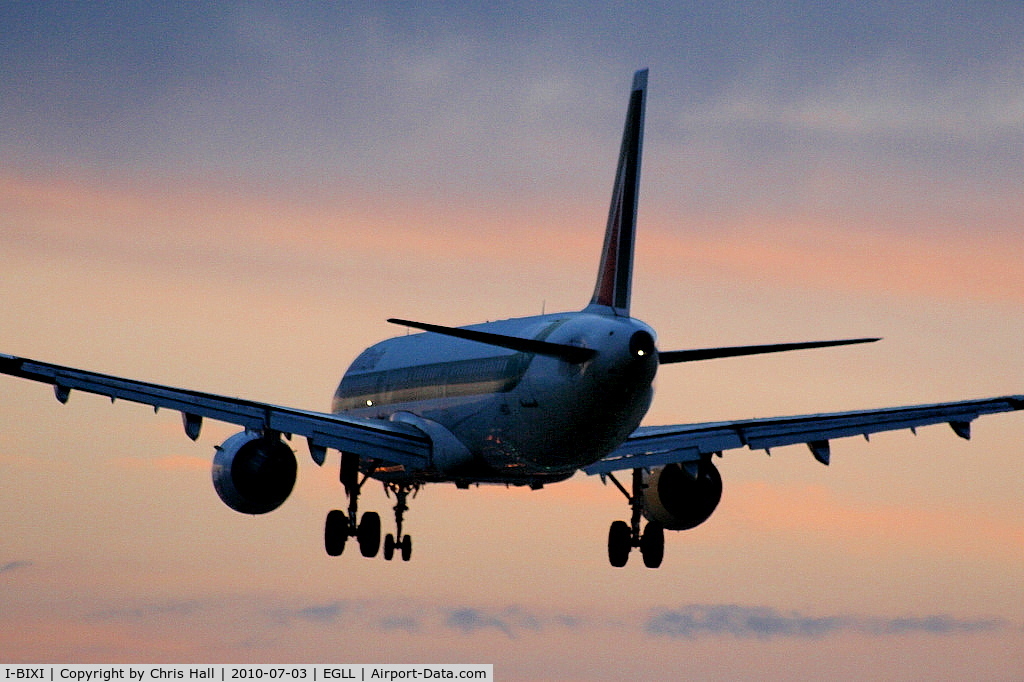 I-BIXI, 1994 Airbus A321-112 C/N 494, landing into the sunset on RW 27R at Heathrow