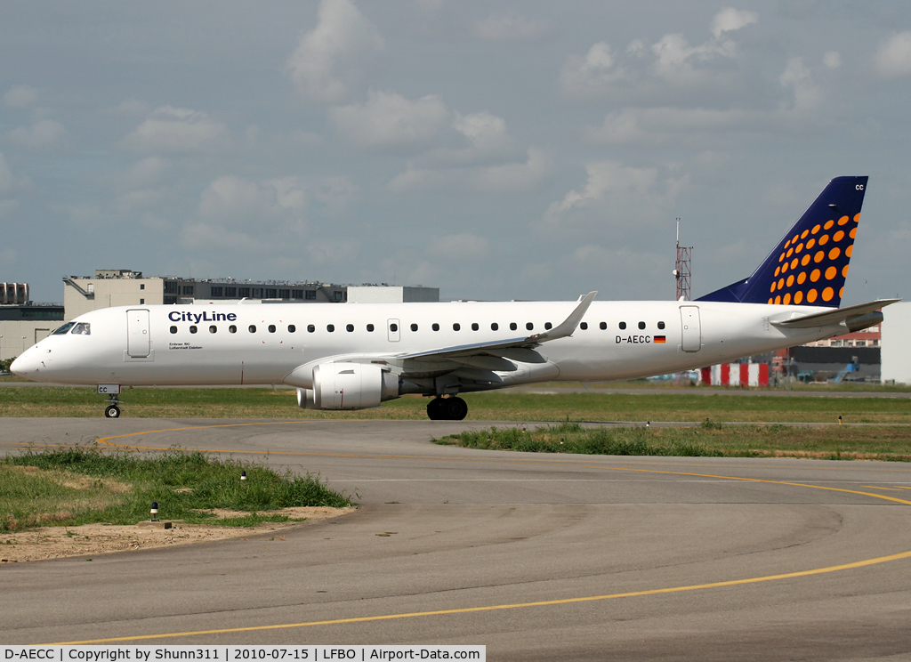 D-AECC, 2009 Embraer 190LR (ERJ-190-100LR) C/N 19000333, Taxiing holding point rwy 32R for departure...