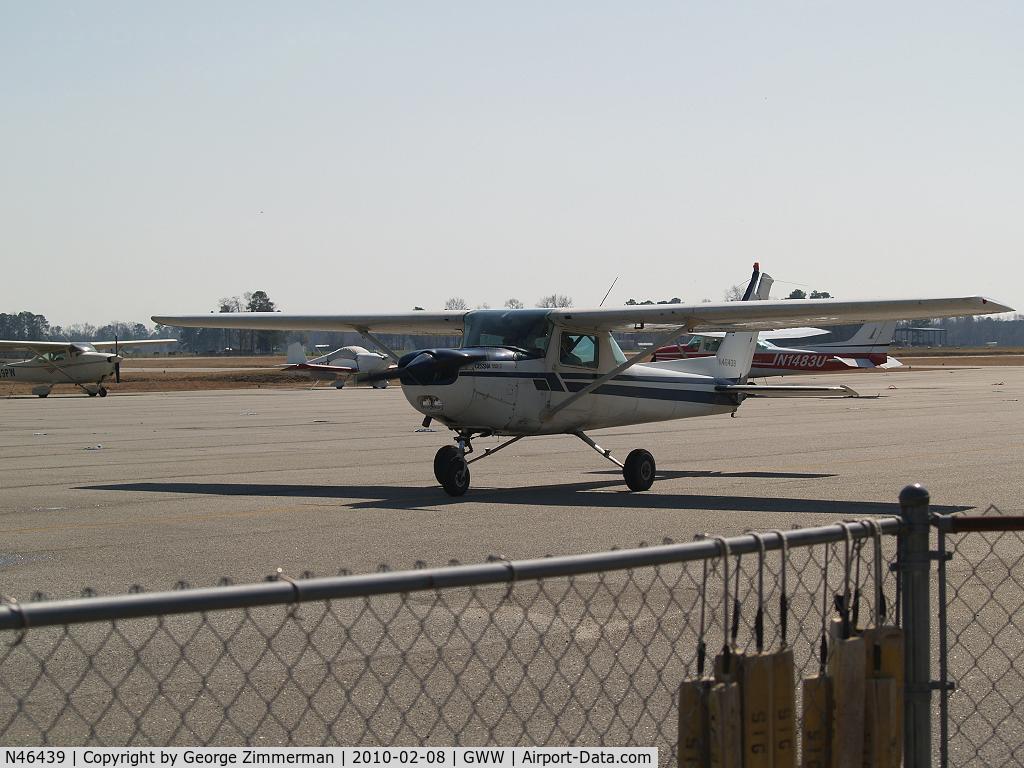 N46439, 1978 Cessna 152 C/N 15283050, Fuel Stop @ Goldsboro Wayne
